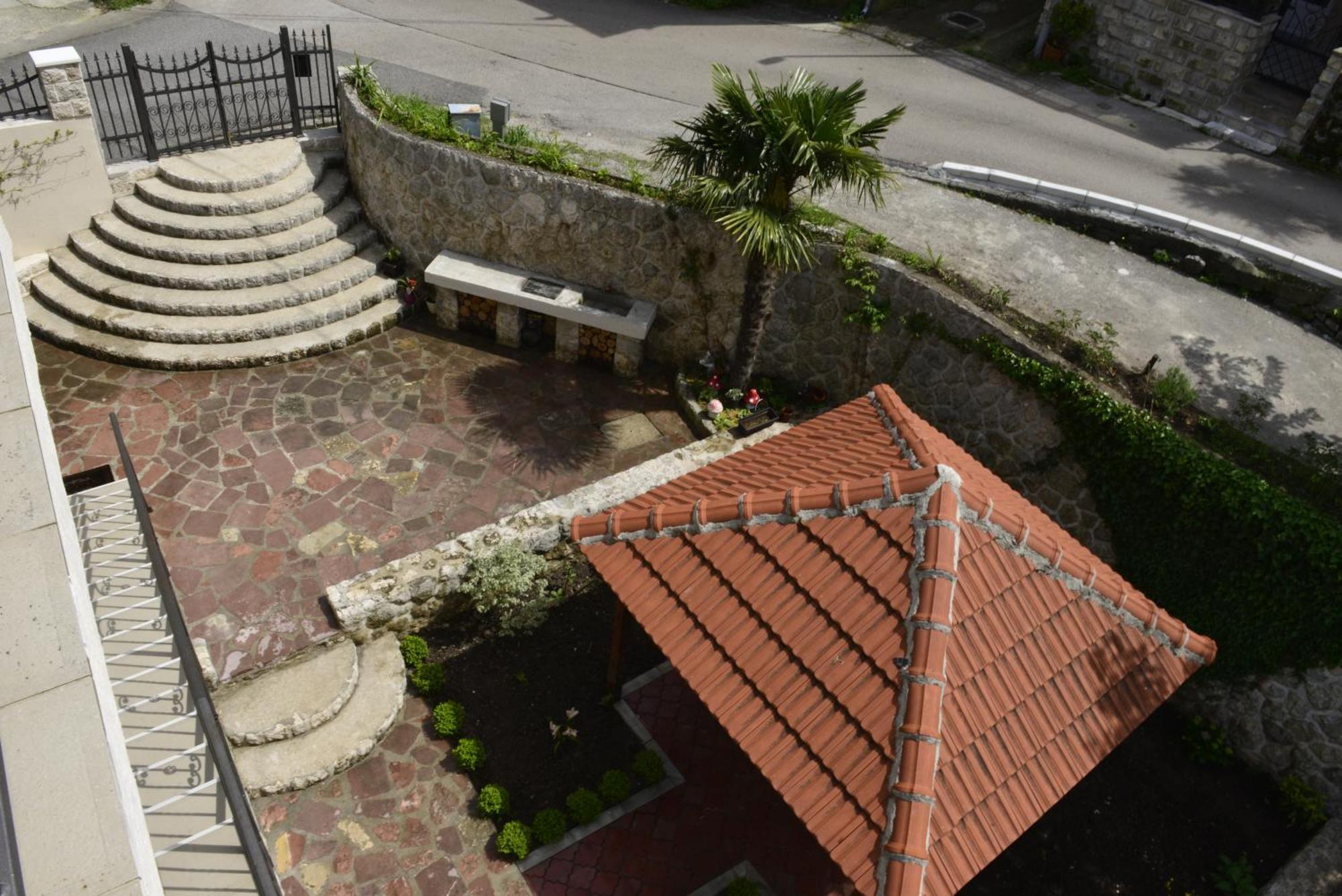 Villa Andrea Apartments With Parking Kotor Exterior photo